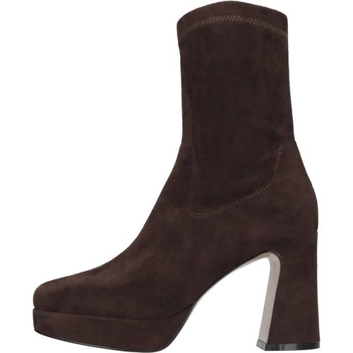 Emanuelle Vee Boot