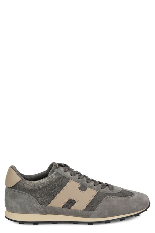 Men's Minimalist Sports Shoe with Sleek Details
