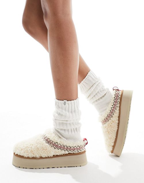 Tyla slouchy socks in white