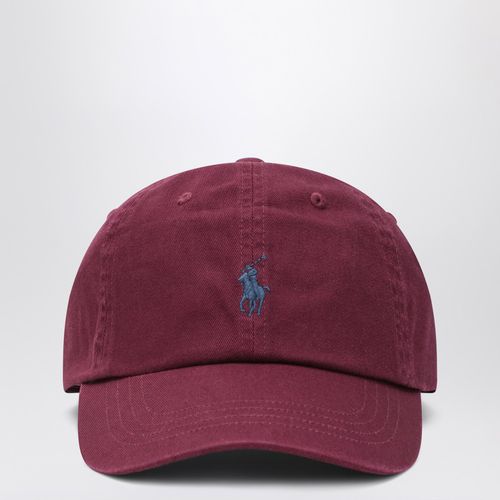 Burgundy coloured baseball cap with logo