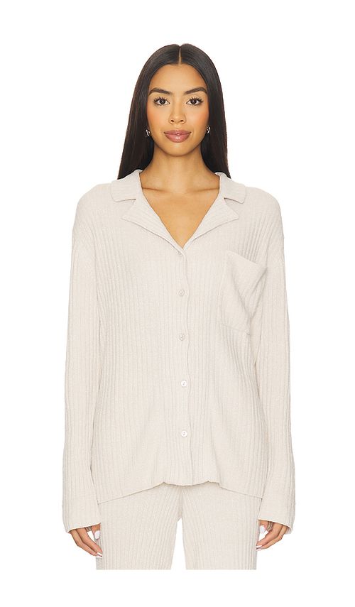Barefoot Dreams CozyChic Ultra Lite Lurex Rib Button Front Shirt in Tan. Größe XS. Also in S, M